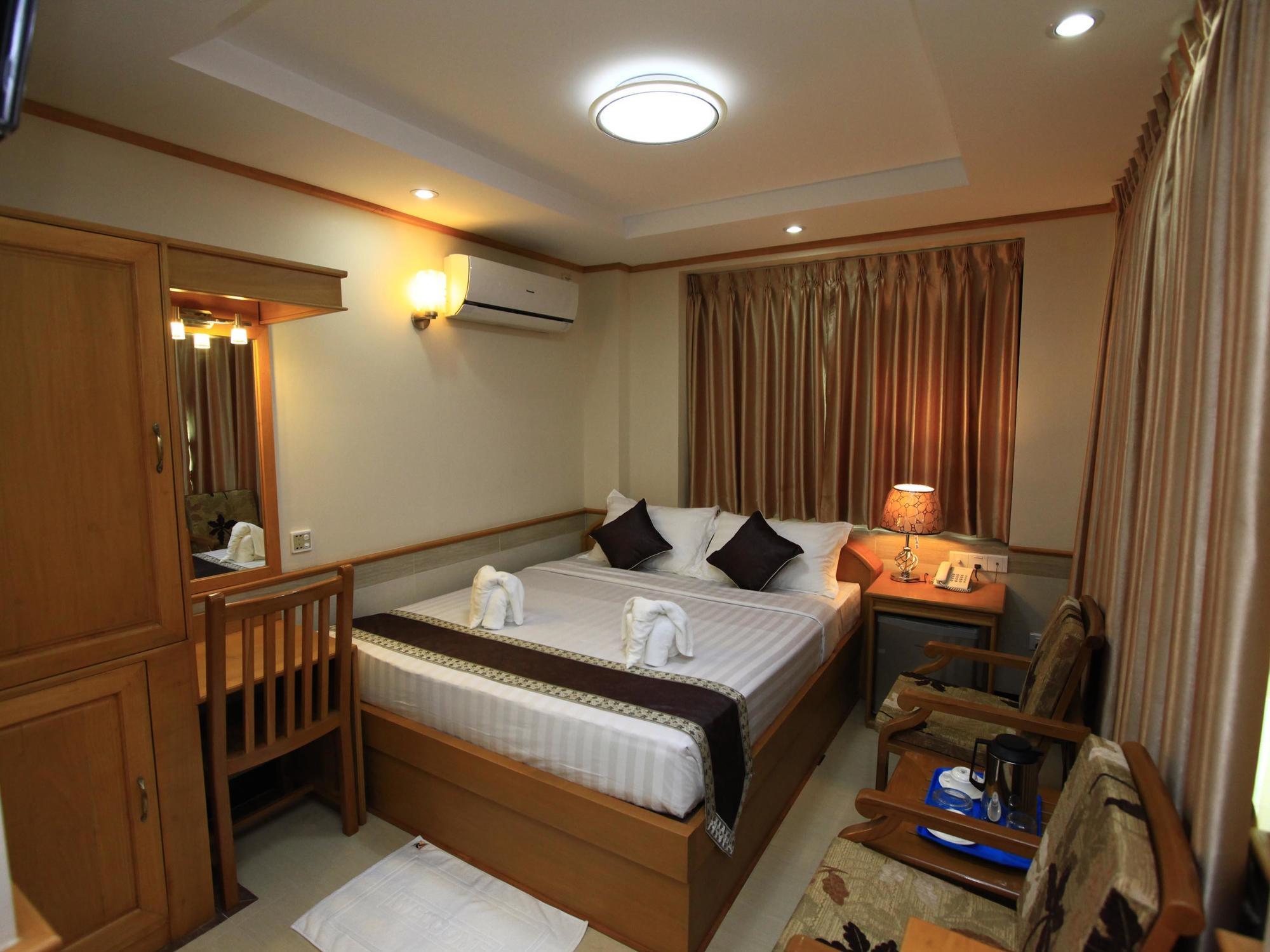 Hotel Novel Yangon Exterior photo